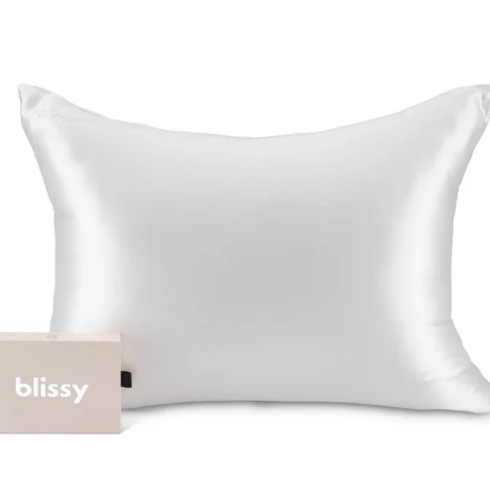 Blissy White Silk Pillow Luxurious Finish